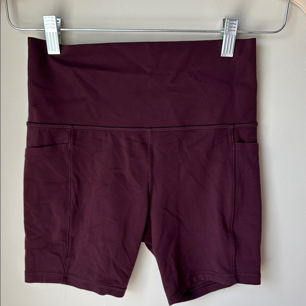 NWOT Athleta Salutation Stash Pocket 7” Short (biker short / yoga short)